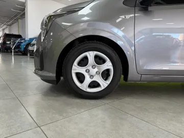 Car image 28
