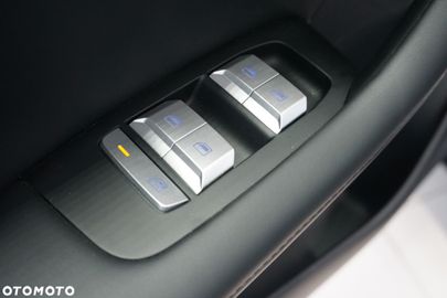 Car image 40
