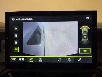 Car image 40