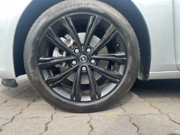 Car image 28