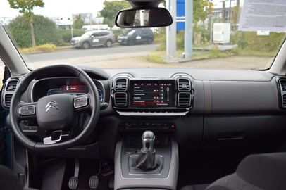 Car image 11