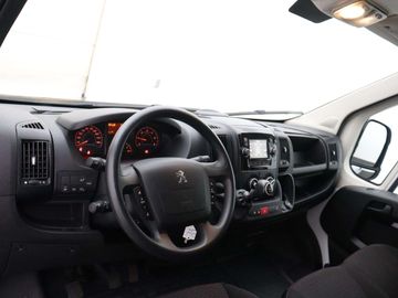 Car image 37