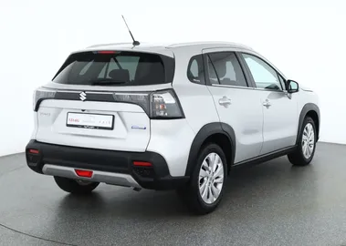 Car image 4