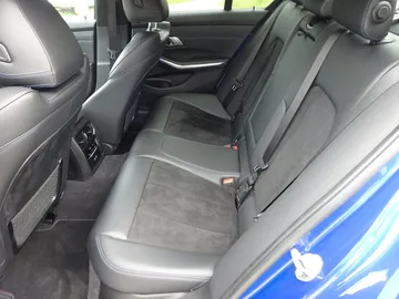 Car image 37