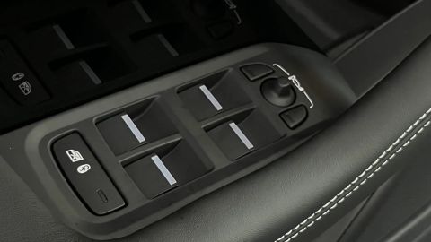 Car image 36