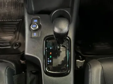 Car image 27