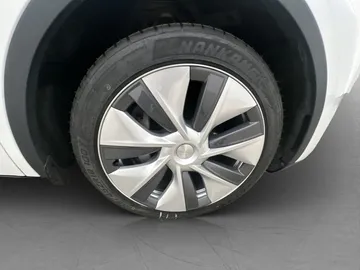 Car image 36