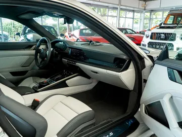 Car image 26