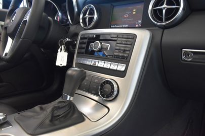 Car image 30