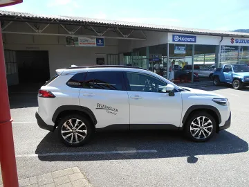 Car image 3