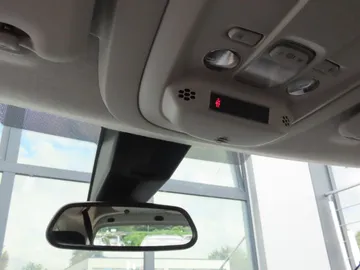 Car image 29