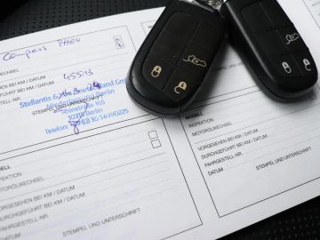 Car image 25
