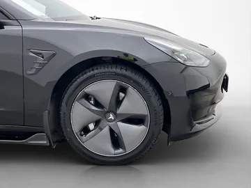 Car image 30