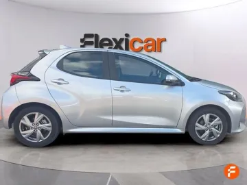 Car image 4