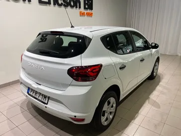 Car image 4