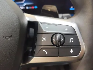 Car image 32