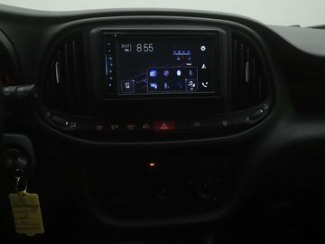 Car image 28