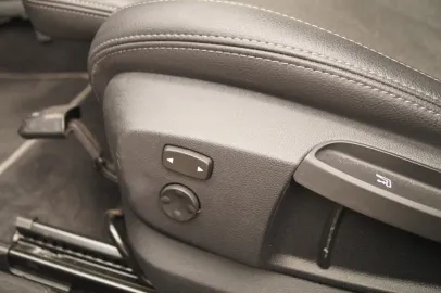 Car image 33