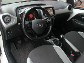 Car image 15