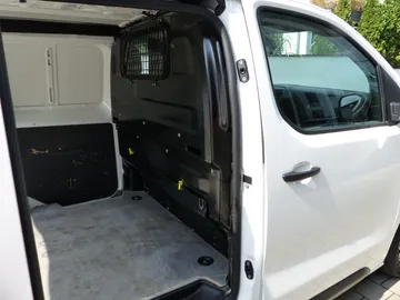 Car image 30