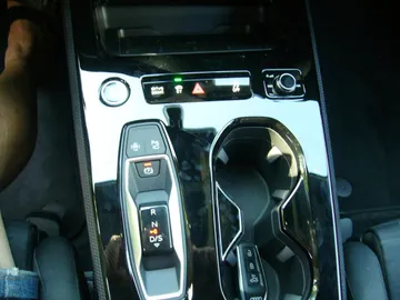 Car image 34