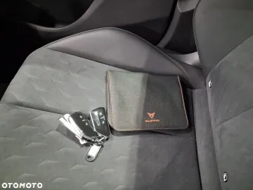 Car image 32