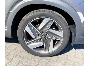 Car image 30