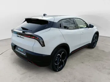 Car image 32