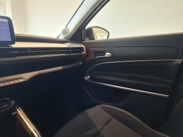 Car image 32