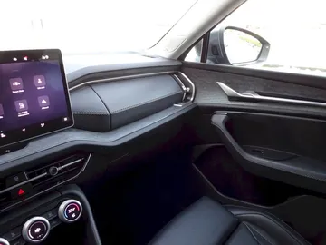Car image 27