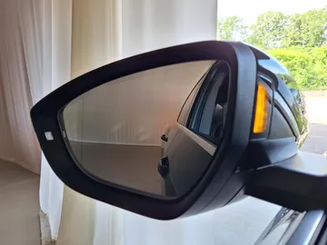 Car image 40