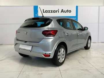 Car image 3