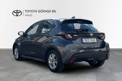 Car image 4