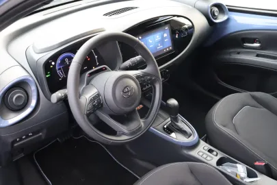 Car image 4