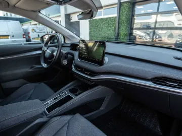 Car image 40