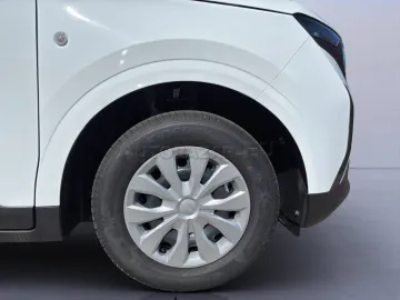 Car image 26