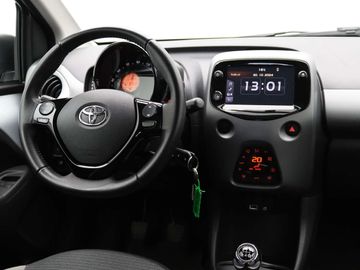 Car image 26