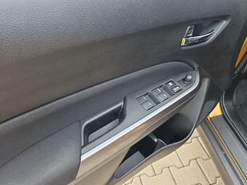 Car image 10