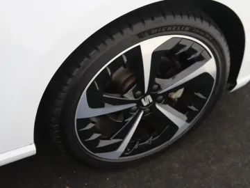 Car image 35
