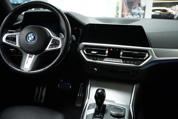 BMW 330 Touring xDrive 185 kW image number 11