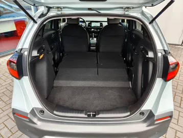 Car image 26