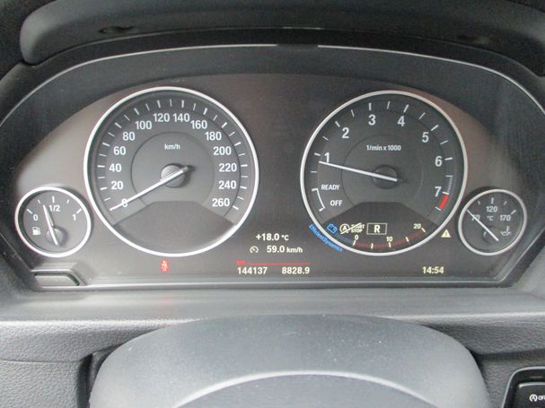 BMW 320i Touring 135 kW image number 12