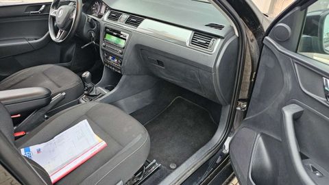 Car image 14