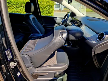 Car image 34