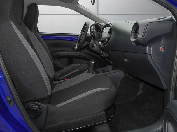 Toyota Aygo X 1.0 VVT-i 53 kW image number 2