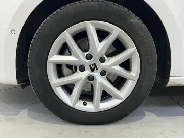 Car image 38