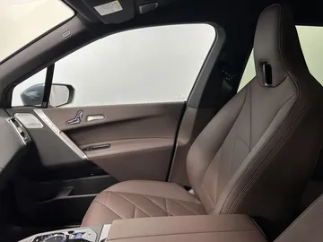 Car image 36