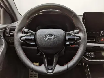 Car image 30