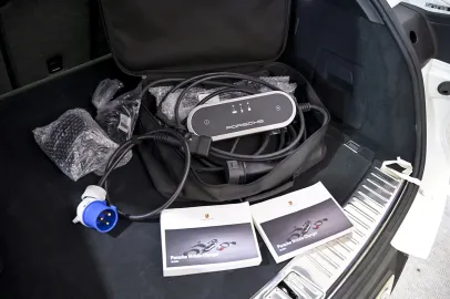 Car image 40
