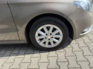 Car image 36